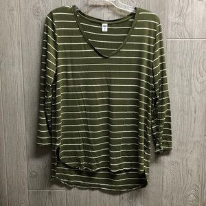 💥Women’s Old Navy Shirt💥